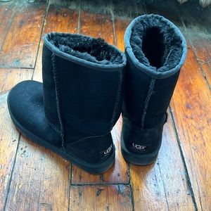 Classic Ugg Boots in Black (Size 8)